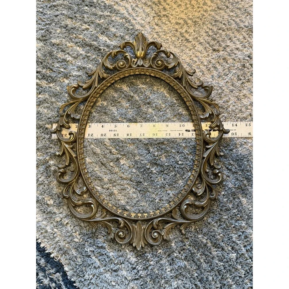 Vtg Metal Ornate Oval Picture Frame Antique Style 17 x 13.5” Wall Decor No Glass